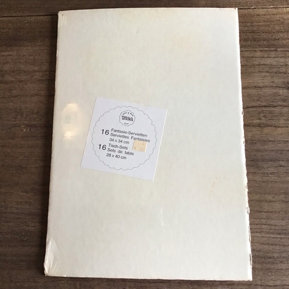 NEW Sealed Daisy Floral Print Paper Placemats & Napkins (Set of 16) - Picture 3 of 3